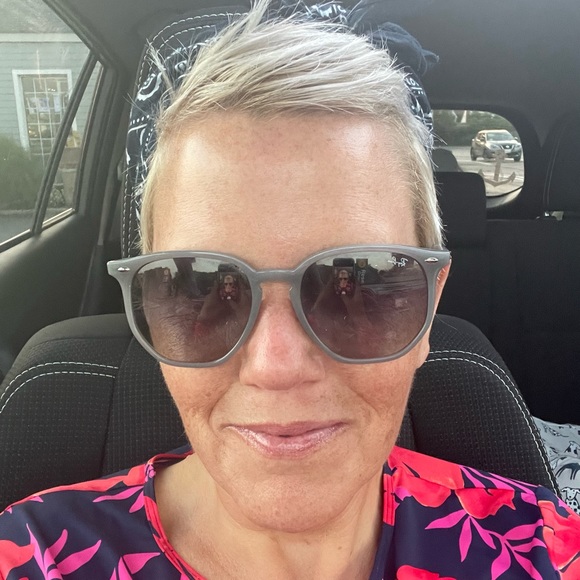 Meet your Posher, Kimberly - Picture 2 of 2